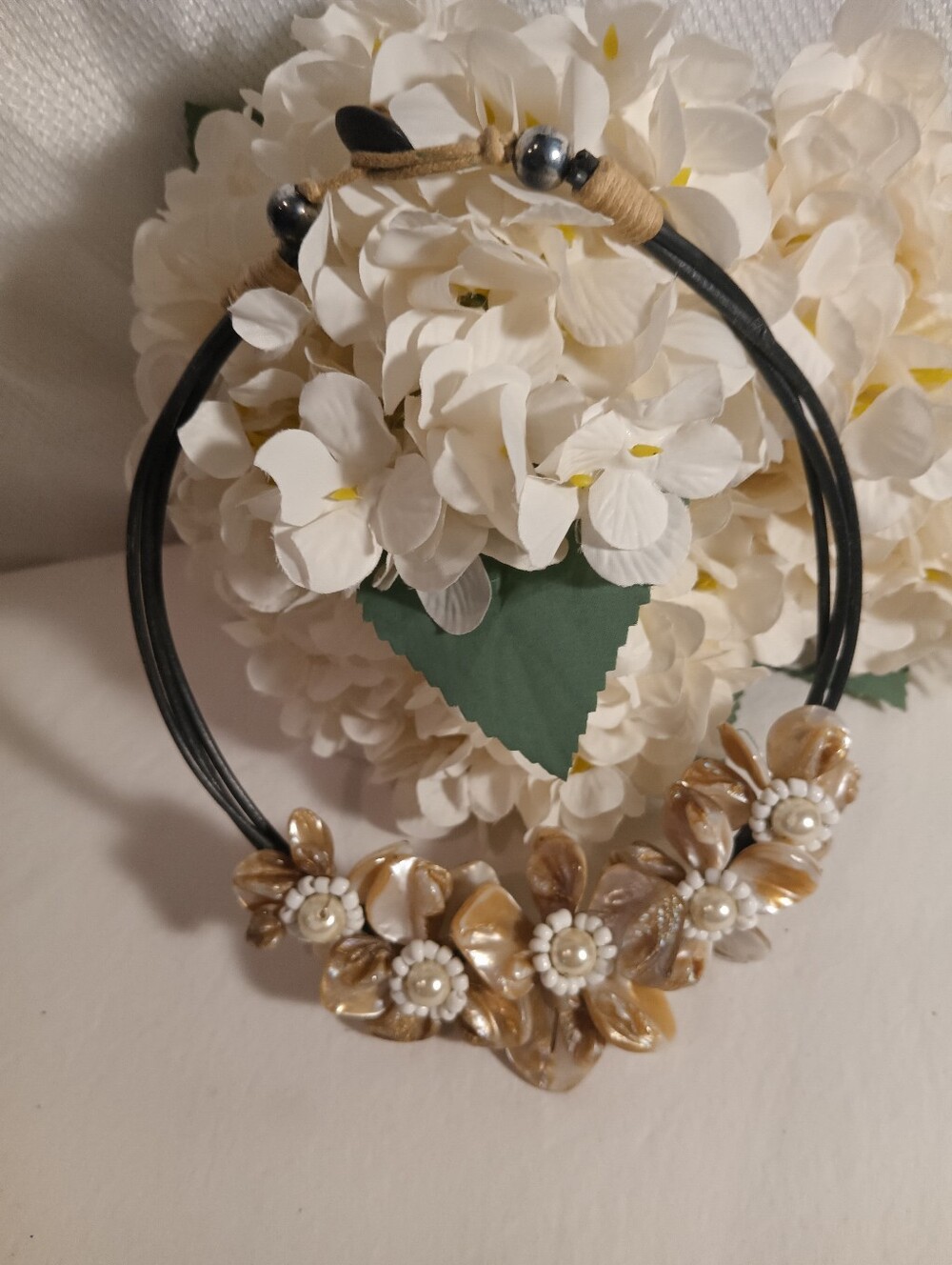 SeaWorld Divers Seashell Pearl Necklace